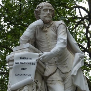 Statua di William Shakespeare (anno 1874) in Leicester square, London,